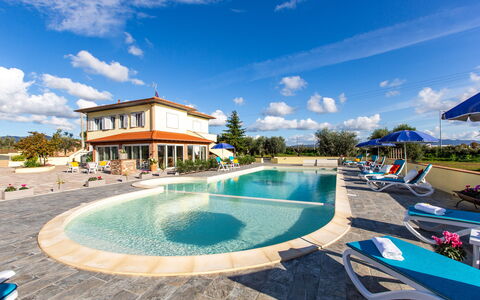 Il Nocciolo 12: Piscina, Recurso, Inmuebles, Mueble Para Exteriores, Villa, Paraguas, Hotel, Eco Hotel, Paisajismo, Ciudad De Vacaciones