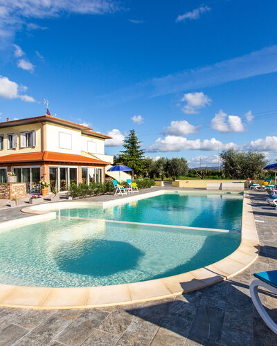 Il Nocciolo 12: Piscina, Recurso, Inmuebles, Mueble Para Exteriores, Villa, Paraguas, Hotel, Eco Hotel, Paisajismo, Ciudad De Vacaciones