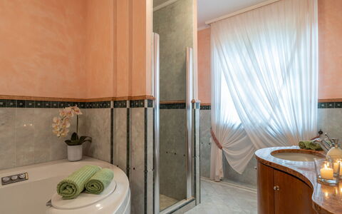 Villa Gabri 8: Diseño De Interiores, Piso, Arreglo De Tubería, Suelo, Encendiendo, Grifo, Habitación, Plomería, Baño, Mueble