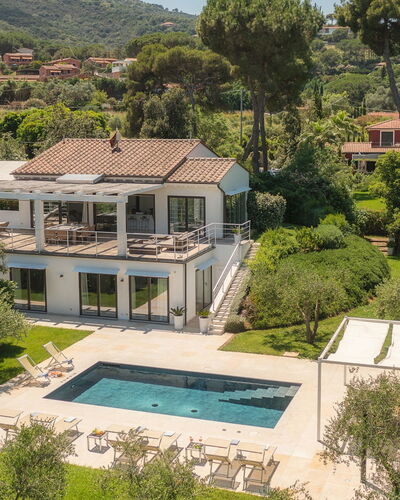 Villa Giomoa 8: Barrio Residencial, Casa, Casa, Inmuebles, Cabaña, Piscina, Mansión, Casa De Campo, Recurso, Villa