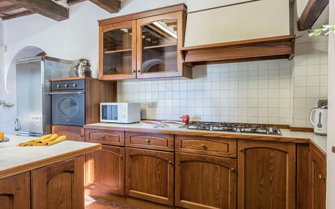 Villalta 18+2: Cocina, Gabinetes, Madera, Diseño De Interiores, Mostrador, Aparato De Cocina, Mueble, Piso, Electrodoméstico, Alacena