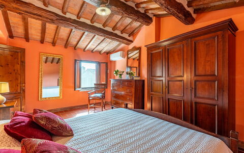 Frantusa 6+2: Mueble, Pared, Diseño De Interiores, Cama, Habitación, Madera, Piso, Sábana, Habitación, Suelo