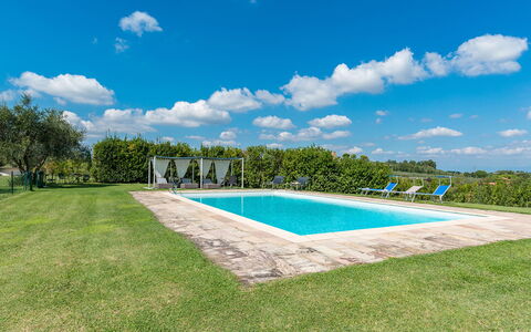 Casabianca 12: Azul, Piscina, Jardín, Paisajismo, Sombra, Césped, Plantación, Inmuebles, Parque