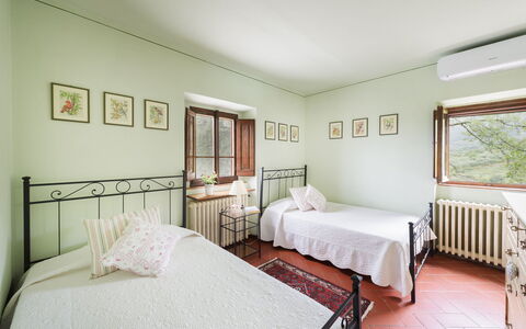 Casa del Sole 4: Cama, Diseño De Interiores, Habitación, Mueble, Pared, Lecho, Piso, Sábana, Techo, Suelo