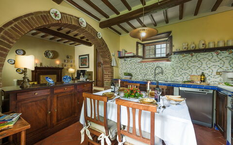 Casa del Sole 4: Mueble, Diseño De Interiores, Madera, Mesa, Piso, Habitación, Comedor, Cocina Y Comedor Mesa, Silla, Encendiendo