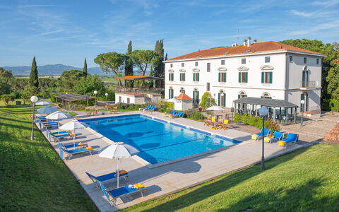 Villa Croci 12: Piscina, Inmuebles, Villa, Ciudad De Vacaciones, Recurso, Hotel