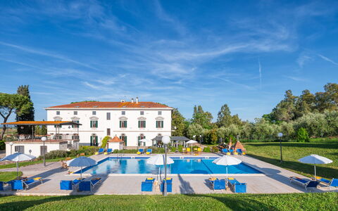 Villa Croci 12: Piscina, Villa, Ciudad De Vacaciones