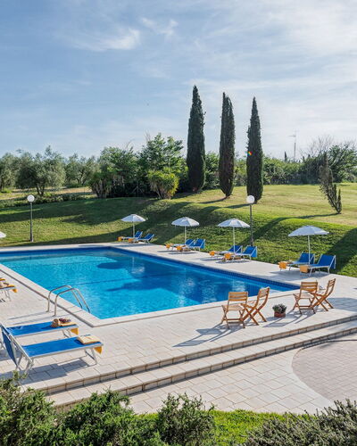 Villa Croci 12: Azul, Piscina, Mueble Para Exteriores, Recurso, Inmuebles, Sunlounger, Jardín, Paisajismo, Villa, Hotel