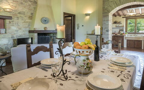 Casale al Doglio 6+1: Mueble, Diseño De Interiores, Pared, Mesa, Piso, Silla, Techo, Cocina Y Comedor Mesa, Comedor, Encendiendo