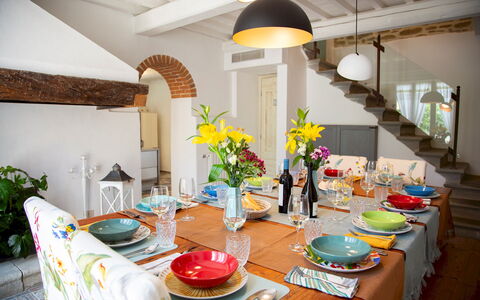 Torre Ginestre 12: Mueble, Diseño De Interiores, Mesa, Comedor, Vajilla, Silla, Cocina Y Comedor Mesa, Manteles, Textil, Habitación