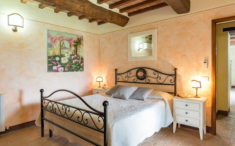 La Torretta 10: Mueble, Diseño De Interiores, Cama, Habitación, Suelo, Piso, Habitación, Marco De La Cama, Lecho, Sábana