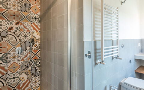 Il Colle di Donna Ilaria 12: Piso, Diseño De Interiores, Arreglo De Tubería, Suelo, Baño, Loseta, Grifo, Plomería, Habitación, Techo