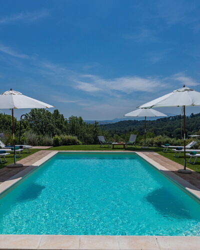 Il Colle di Donna Ilaria 12: Azul, Piscina, Colina, Jardín, Paisajismo, Recurso, Sunlounger, Plantación, Mueble Para Exteriores, Cúmulo