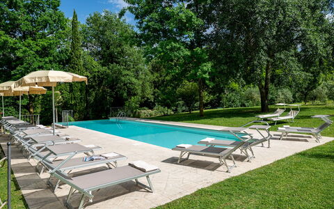 Il Molinaccio 14+2: Piscina, Mueble Para Exteriores, Mueble, Sunlounger, Recurso, Sombra, Jardín, Silla, Eco Hotel, Césped
