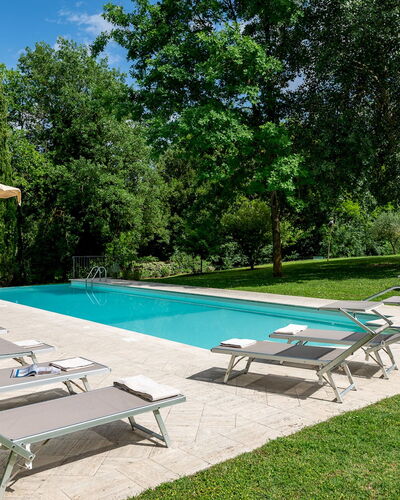 Il Molinaccio 14+2: Piscina, Mueble Para Exteriores, Mueble, Sunlounger, Recurso, Sombra, Jardín, Silla, Eco Hotel, Césped
