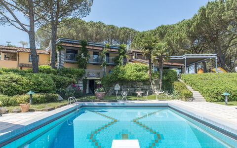 Il Vignale 18+2: Piscina, Recurso, Eco Hotel, Inmuebles, Jardín, Sombra, Hacienda, Hotel, Paisajismo, Villa
