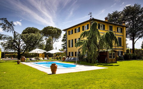 Villa Luigina 8: Césped, Inmuebles, Piscina, Villa, Yarda, Hotel, Mansión, Hacienda