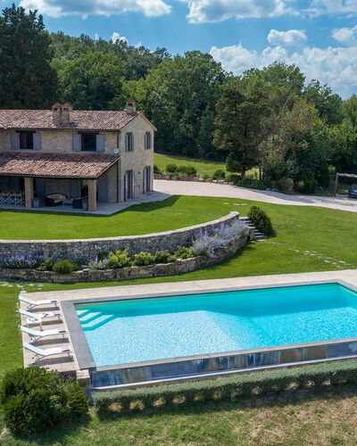 Villa le Fontane 12: Piscina, Inmuebles, Casa De Campo, Cabaña, Césped, Villa, Jardín, Mansión, Hacienda, Paisajismo