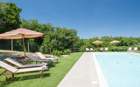 Villa la Poiana 10: Mueble Para Exteriores, Piscina, Arbusto, Jardín, Ocio, Sunlounger, Paisajismo, Sombra, Recurso, Césped