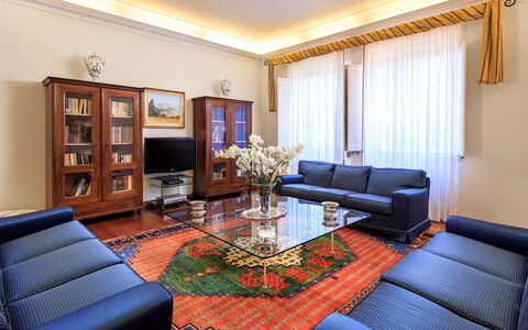 Villa Beltrami 14: Mueble, Diseño De Interiores, Sofá, Piso, Suelo, Madera, Techo, Sala, Habitación, Departamento
