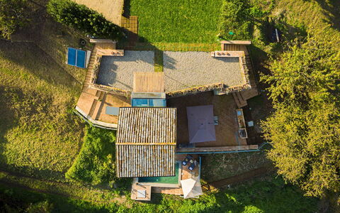 Podere Torre delle Sorgenti 4: El Terreno Del Lote, Cabaña, Inmuebles, Jardín, Eco Hotel, Paisajismo, Madera Dura, Patio Interior, Manchas De Madera, Yarda