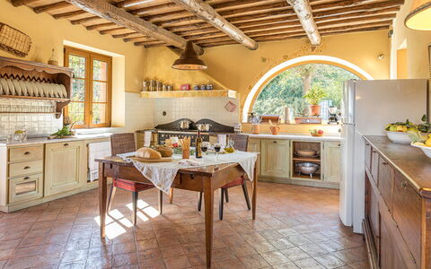 Villa Il Foramasso 10+2: Mueble, Diseño De Interiores, Pared, Cocina, Casa, Piso, Techo, Gabinetes, Silla, Casa