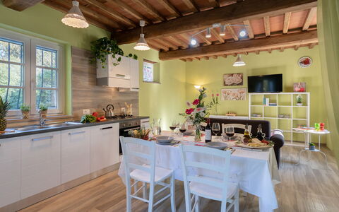 Ai Due Cuori 4: Mueble, Diseño De Interiores, Piso, Madera, Techo, Cocina, Suelo, Habitación, Mesa, Lámpara
