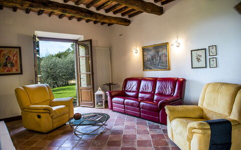 Bossoncina 8+1: Mueble, Diseño De Interiores, Pared, Piso, Madera, Sofá, Habitación, Suelo, Sala, Casa