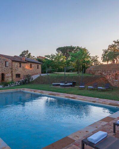 Bossoncina 8+1: Azul, Piscina, Arquitectura, Inmuebles, Casa De Campo, Hacienda, Villa, Mansión, Paisajismo, Fuente De Agua