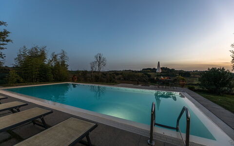 Casale Cinque Valli 8: Piscina, Recurso, Mueble Para Exteriores, Oscuridad, Eco Hotel, Fuente De Agua, Ciudad De Vacaciones, Paisajismo, Thermae, Piscina De Reflejo