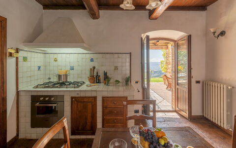 Vista del Lago 12: Pared, Piso, Mueble, Diseño De Interiores, Casa, Puerta, Silla, Manchas De Madera, Madera Dura, Cocina