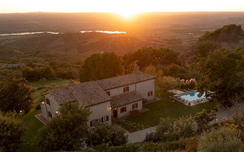 Vista del Lago 12: Paisaje, Casa, Inmuebles, Casa De Campo, Cabaña, Villa, Mansión, Noche, Oscuridad