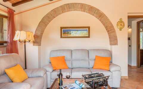 Vinciluna 4: Mueble, Diseño De Interiores, Pared, Madera, Sofá, Casa, Piso, Habitación, Suelo, Sala