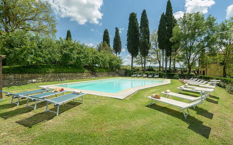 Poggerello 10: Inmuebles, Jardín, Hacienda, Césped, Villa, Yarda, Cobertura, Patio, Hotel, Patio Interior