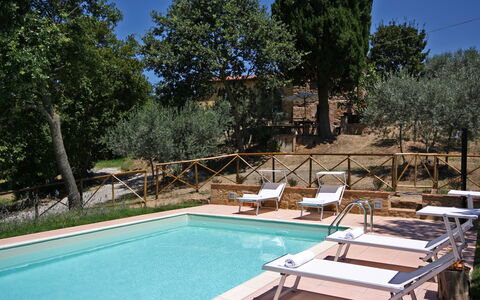 Monterzi 4: Piscina, Mueble, Mueble Para Exteriores, Recurso, Silla, Inmuebles, Hacienda, Villa, Sunlounger, Hotel