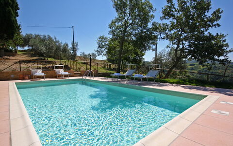 Monterzi 4: Piscina, Recurso, Material Compuesto, Mueble Para Exteriores, Eco Hotel, Sombra, Jardín, Fuente De Agua, Patio Interior, Loseta