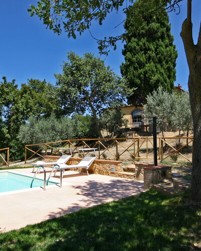 Monterzi 4: Inmuebles, Piscina, Hacienda, Patio Interior, Sombra, Jardín, Villa, Yarda, Paisajismo, Mueble Para Exteriores
