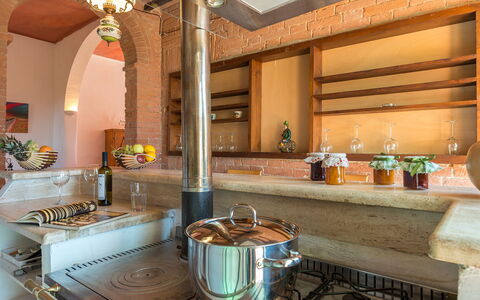 Casale Rasa 20+2: Diseño De Interiores, Cocina, Madera, Piso, Mostrador, Techo, Suelo, Encendiendo, Casa, Mueble