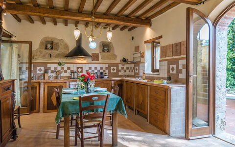 Mulino della Quercia 2+1: Mueble, Diseño De Interiores, Cocina, Madera, Piso, Techo, Gabinetes, Mostrador, Casa, Suelo