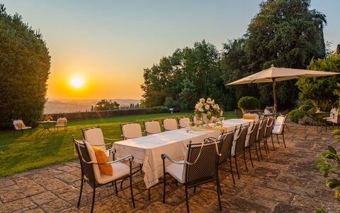Tenuta di Pratello 24: Paisaje, Mueble, Jardín, Mueble Para Exteriores, Silla, Césped, Paisajismo, Sombra, Eco Hotel, Yarda