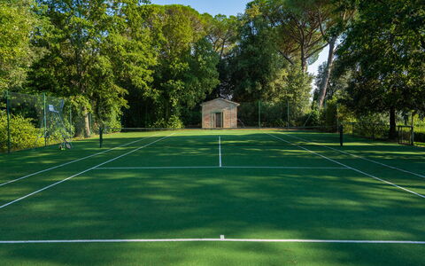 Tenuta di Pratello 24: Árbol, Pista De Tenis, Tenis, Deporte De Raqueta, Sombra, Césped, Parque