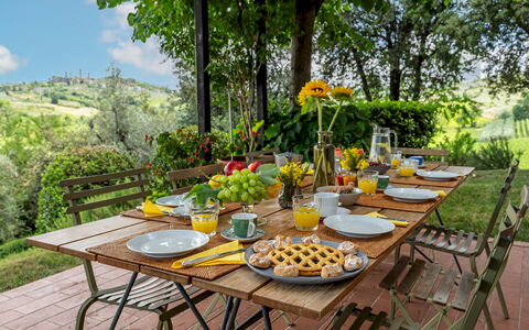Villa Caterina 8: Mueble, Mesa, Comida, Vajilla, Mueble Para Exteriores, Fruta, Mesa Al Aire Libre, Manteles, Cocina Y Comedor Mesa, Silla
