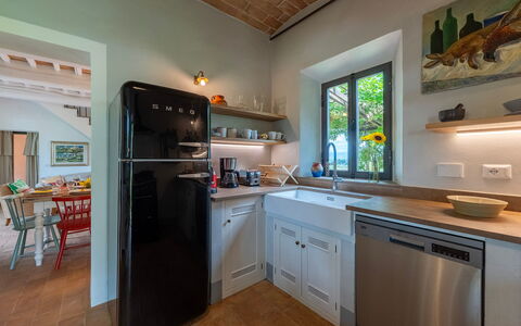 Villa Caterina 8: Aparato De Cocina, Cocina, Mostrador, Diseño De Interiores, Electrodoméstico, Electrodoméstico, Mueble, Gabinetes, Piso, Madera