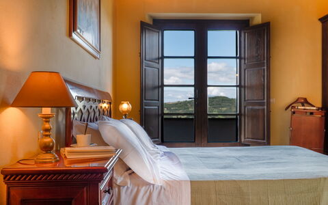 Le Macine 6: Mueble, Habitación, Sábana, Cama, Diseño De Interiores, Lecho, Marco De La Cama, Mesita De Noche, Linos, Lámpara
