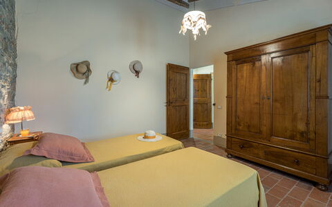 Nonno Fernando 14: Mueble, Diseño De Interiores, Pared, Habitación, Piso, Madera, Cama, Suelo, Techo, Habitación