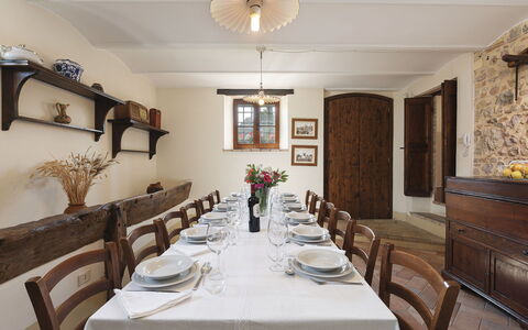 Villa di Morice 14: Mueble, Diseño De Interiores, Mesa, Madera, Comedor, Cocina Y Comedor Mesa, Techo, Piso, Silla, Encendiendo