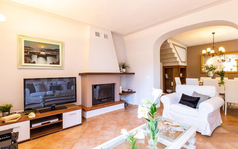 Villa Elena 9+1: Mueble, Diseño De Interiores, Piso, Madera, Habitación, Sala, Suelo, Casa, Techo, Sofá