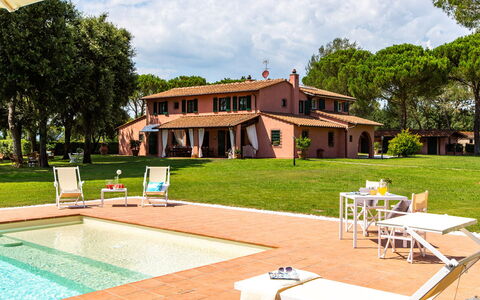 Villa Elisa 16: Inmuebles, Césped, Hacienda, Casa De Campo, Villa, Parque, Recurso, Mansión, Piscina