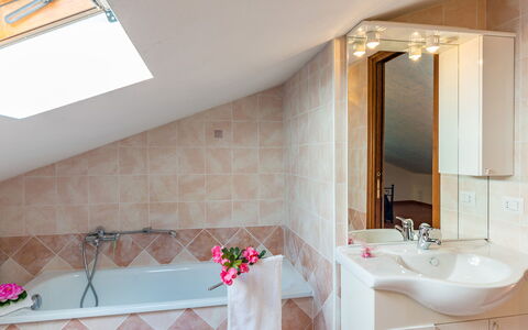 Villa Fabi 6+2: Arreglo De Tubería, Diseño De Interiores, Piso, Techo, Baño, Suelo, Mueble, Plomería, Grifo, Encendiendo