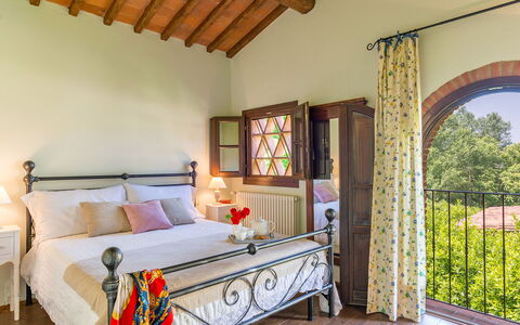 Villa Gino 8+2: Mueble, Diseño De Interiores, Casa, Cama, Linos, Habitación, Techo, Silla, Marco De La Cama, Recurso
